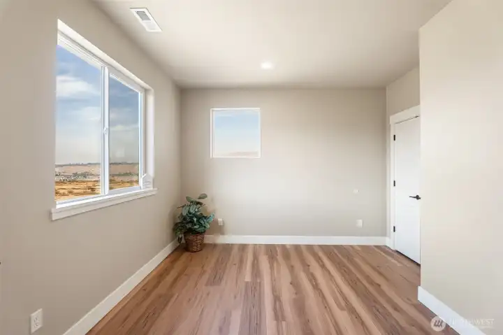 Flex room- perfect for home office, den and more!