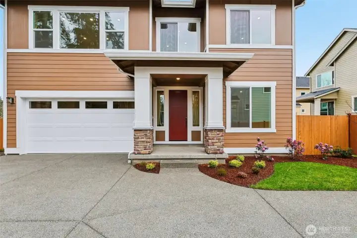 Almost 3000 sft, 5bdrm, 3.5 bath with Junior ensuite on main.