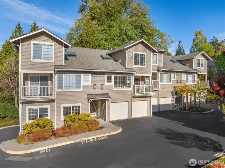 Spacious, bright & airy - move right into this fabulous 3-bedroom townhome at sought-after English Cove!