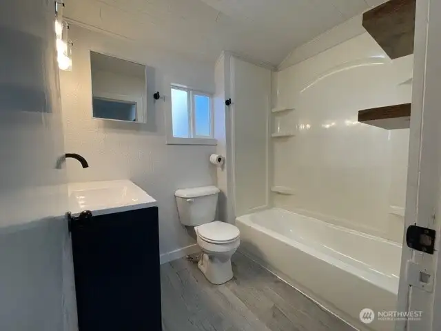 Main Bath with Tub