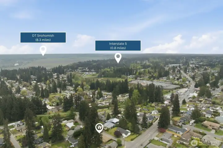 Quick access to I-5 makes commuting north or south seamless. Conveniently positioned between Everett and Snohomish for work, shopping, and recreation.