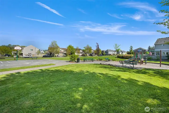 Community Park 2 min walk away!