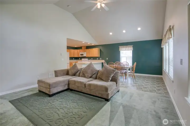 Large entertaining area Large entertaining area