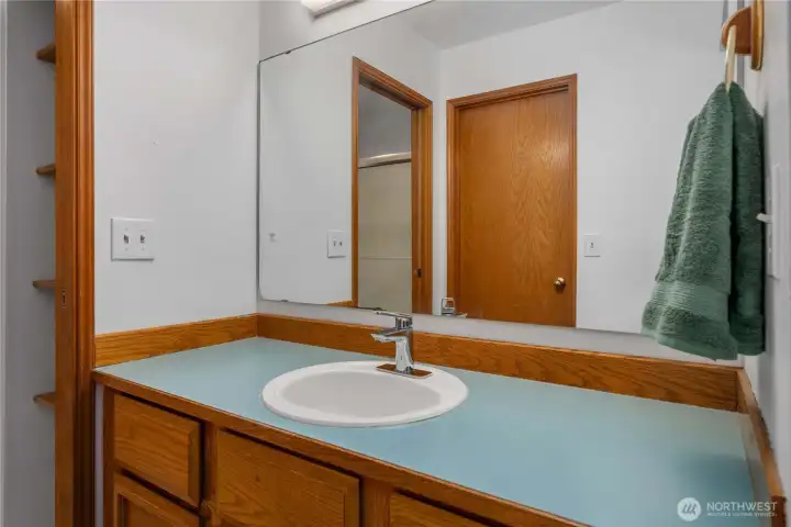 Full primary bathroom!