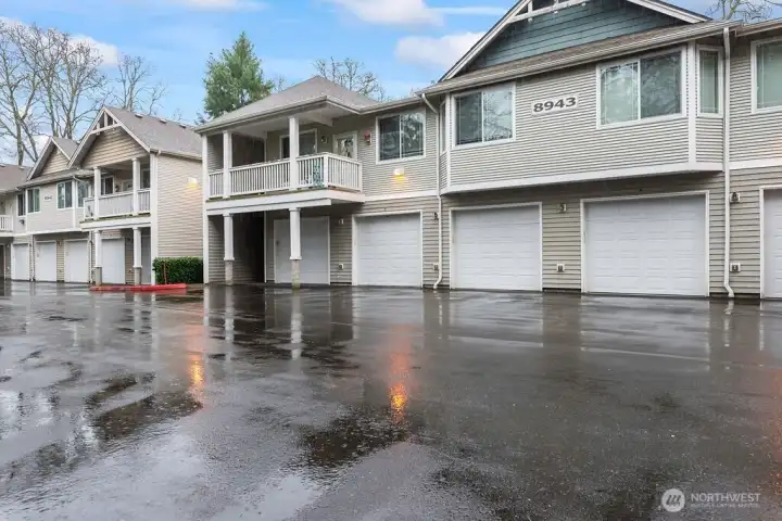 Ground-floor unit for effortless, seamless entry
