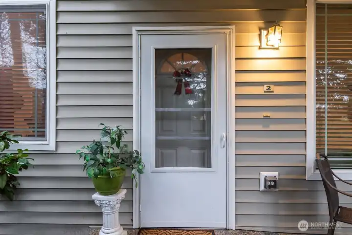 creen door enhances security and brings in refreshing airflow