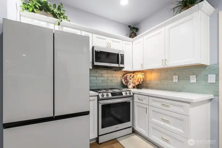 Designer Backsplash: Beautiful blue glass tiles that catch the light perfectly.