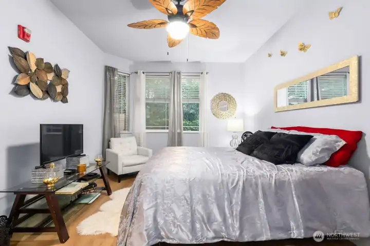 Large windows with modern blinds and soft drapery allow for the perfect balance of sunshine and privacy