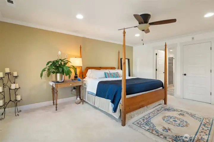 Spacious primary w/ stunning views