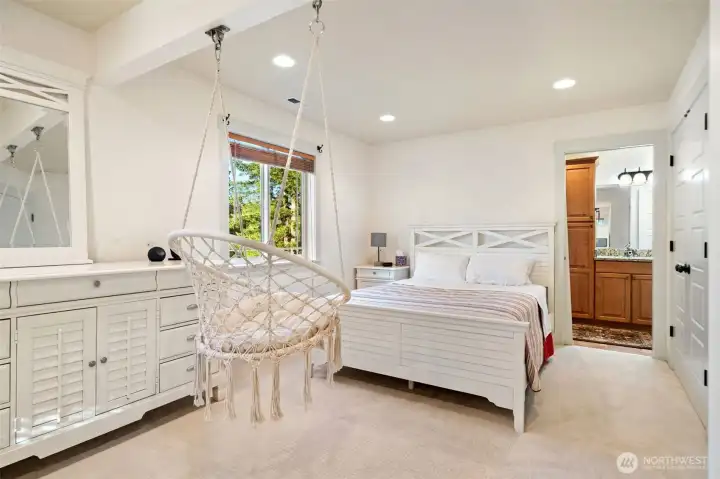 Guest bedroom #1