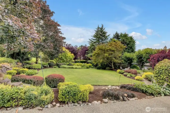 Gardener's paradise! Easy to appreciate the extra .5 lot. Gardener's paradise! Easy to appreciate the extra .5 lot.