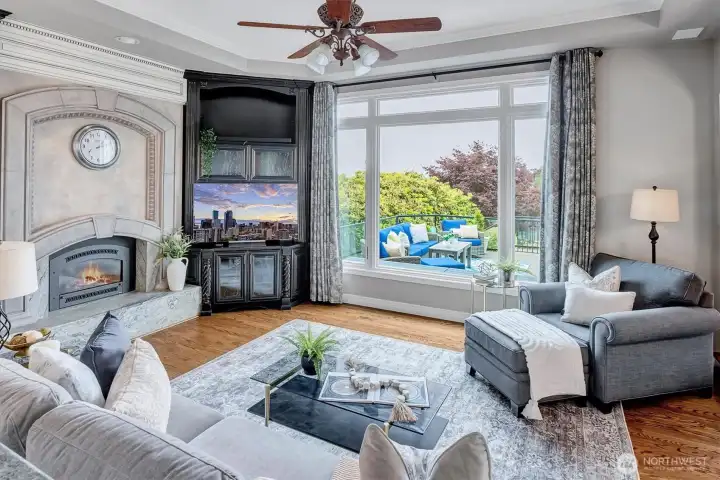 Family room with gas fireplace insert Family room with gas fireplace insert