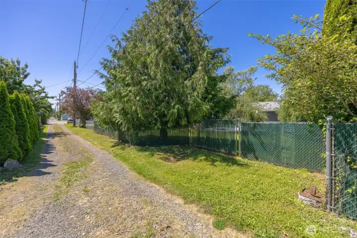 Alley access to the back makes for easy movement of items to the yard.