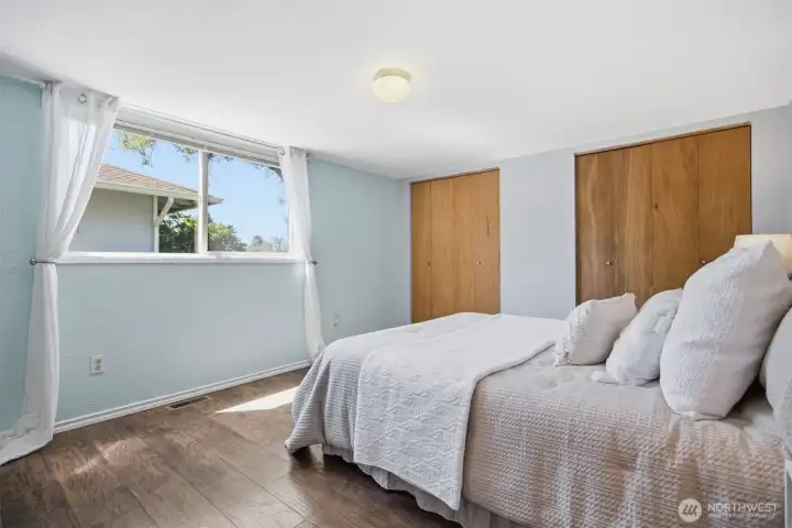 Pleasant primary bedroom is a nice santuary.