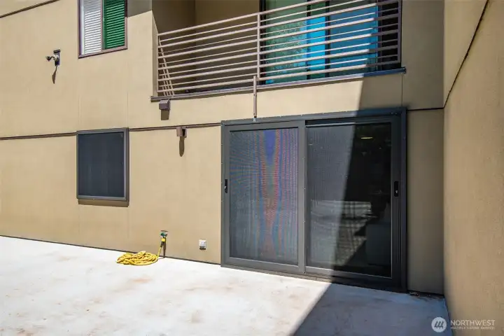 Security LYNX slider and window screen. Security LYNX slider and window screen.