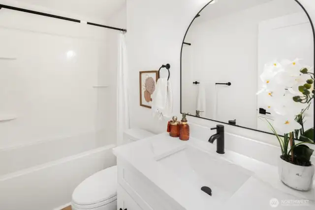 Full Bathroom behind kitchen