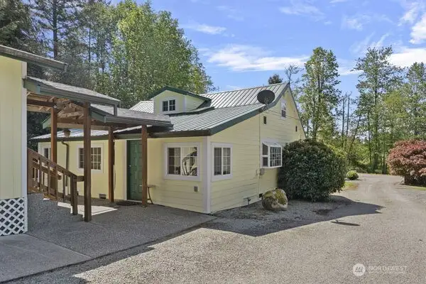 Don't get wet coming in from the garage with this handy breezeway.