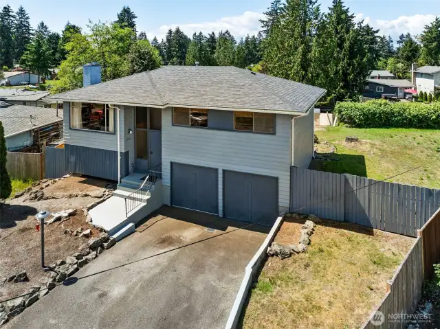 Roog approximately 3 years old with transferrable warranty. Exterior recently painted. Large yard with passenger gate access on the left and large access gate on the right.