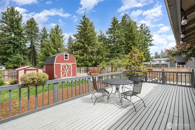 Huge deck for entertaining.