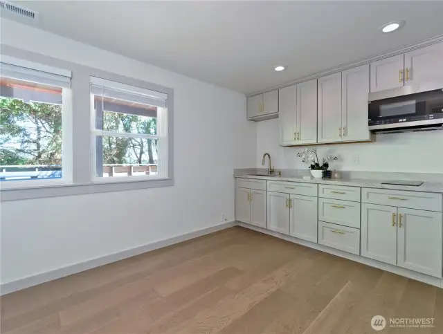 downstair 2nd kitchen with its own entrance
