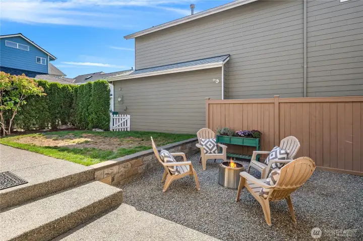 Imagine your evenings and social gatherings with friends and neighbors here!