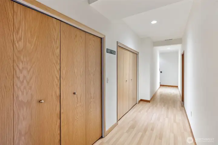 Downsiars - plenty of storage space