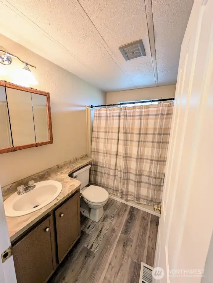 Full main bath w/new flooring.