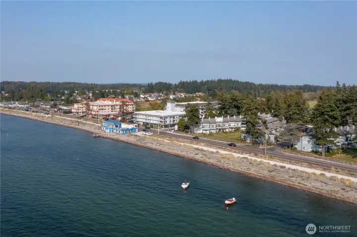Across from the beach and walking distance to all Birch Bay amenities