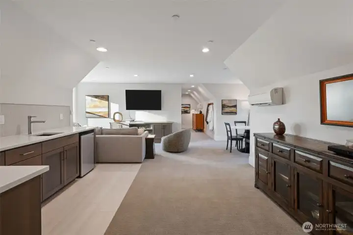 1 bedroom, 1 bathroom suite above garage
