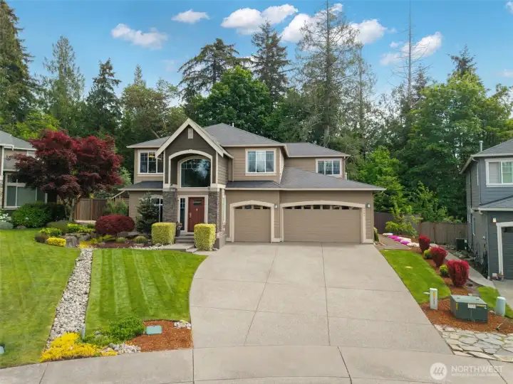 Prepare to be impressed! This Chelsea Park stunner has a terrific layout, incredible yard, 3 car garage and the neighborhood is wonderful. Welcome Home!