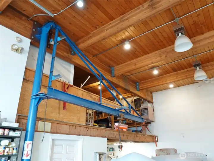 Huge hoist. Huge hoist.