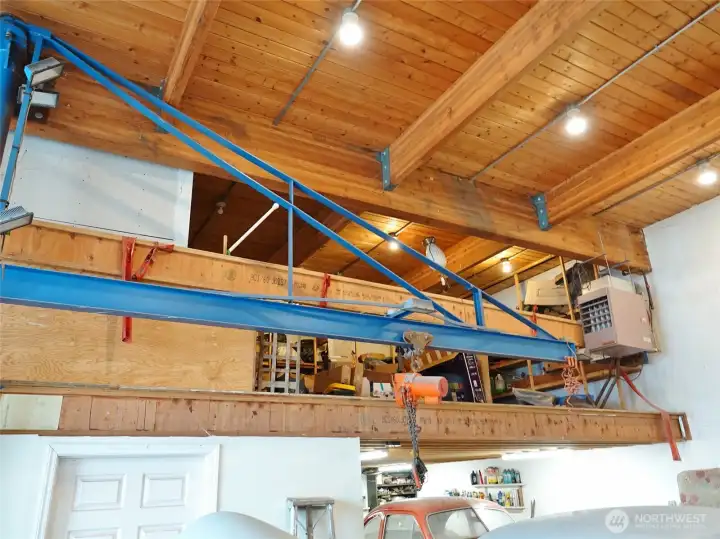 Huge hoist. Huge hoist.
