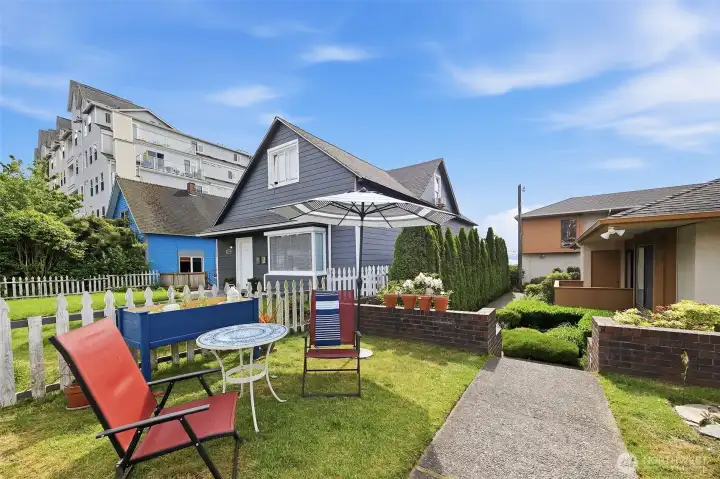 Shared yard/outdoor space