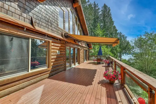 Huge wrap-around trex deck perfect for entertaining and relaxing with a water view!