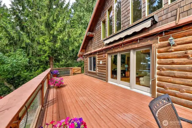 Huge wrap-around trex deck perfect for entertaining and relaxing with a water view!