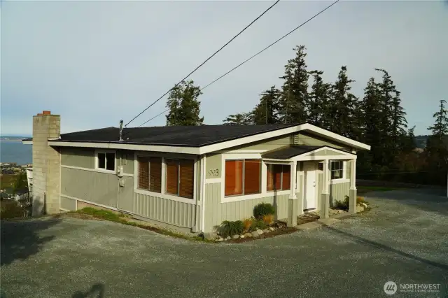 level entry with bluff views