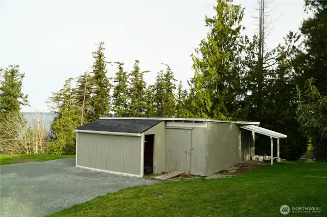 detached 600+sq ft shop and garden shed