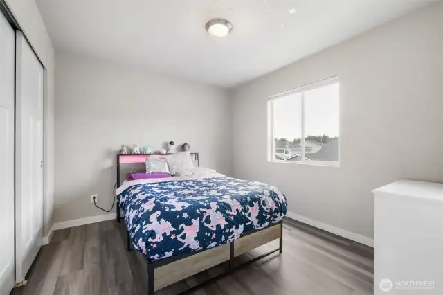 Whether it becomes a nursery, guest room, or creative studio, this bedroom adapts with ease to match your lifestyle.