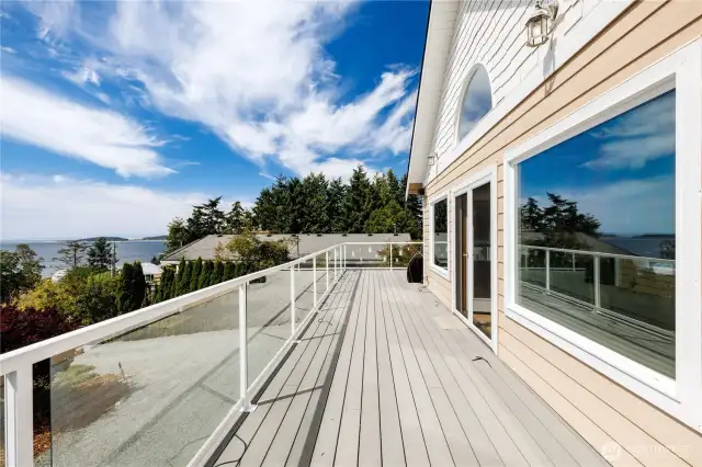 Very spacious view deck.