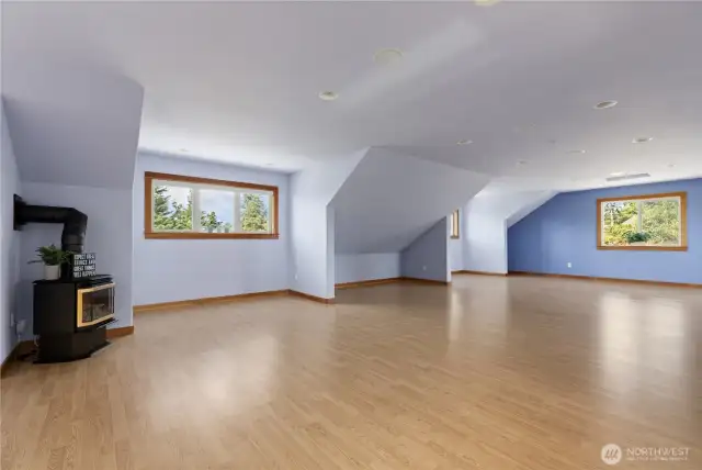 Very open upstairs has room for office spaces, crafting spaces, TV area...  You dream it and it can be.