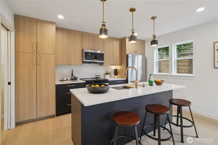 Nice size island-room for 3-4 stools