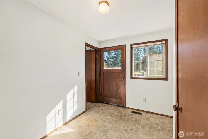 Mudroom/Laundry room/.50 bath