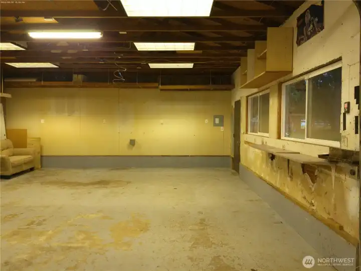The seller plans to pain the interior of the shop.  This has 220 AMP and there are 25 outlets in this garage and shop combined-almost 900 sq feet!