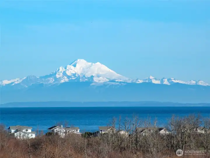 Property with snow-cap mountain views