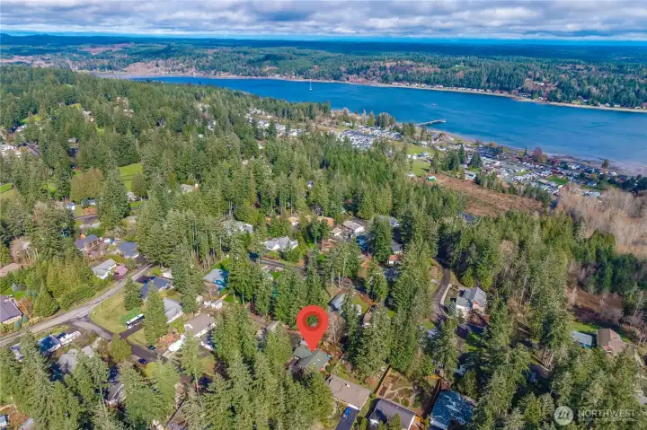 Lakeland Village offers a luxurious and connected lifestyle with access to a golf course, lake, restaurant, and community amenities.