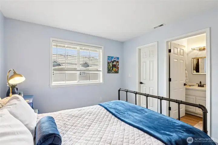 2nd Ensuite Bedrm/Bathrm