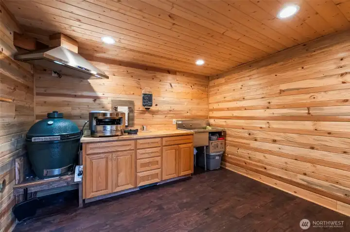 Outdoor pizza kitchen!