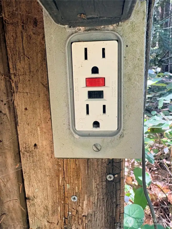 Outlets under power box