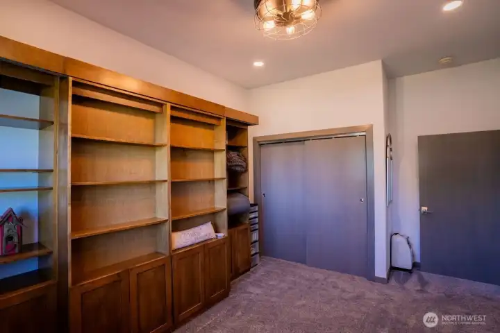 Guest bed 1, murphey bed and shelving not included