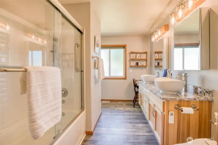 New in 2025 bathtub and shower combo